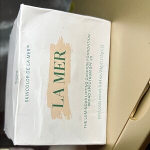 La Mer Skincolor Cushion Foundation in White and Cream